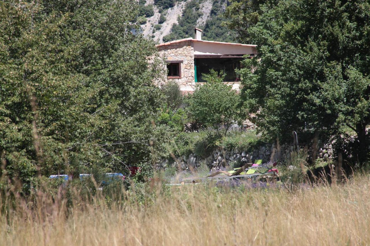 Chambre D'Hotes La Cascade Courmes Exterior photo
