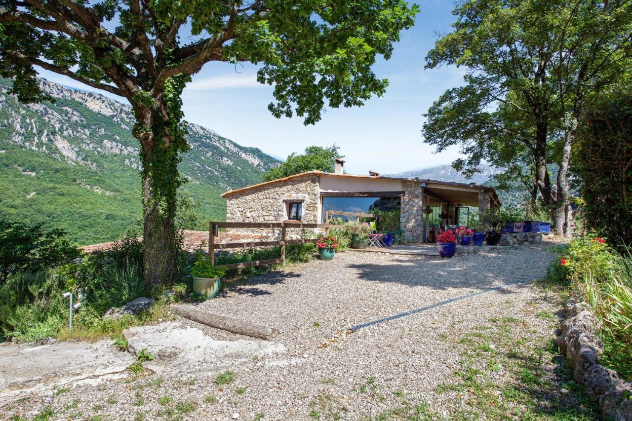 Chambre D'Hotes La Cascade Courmes Exterior photo